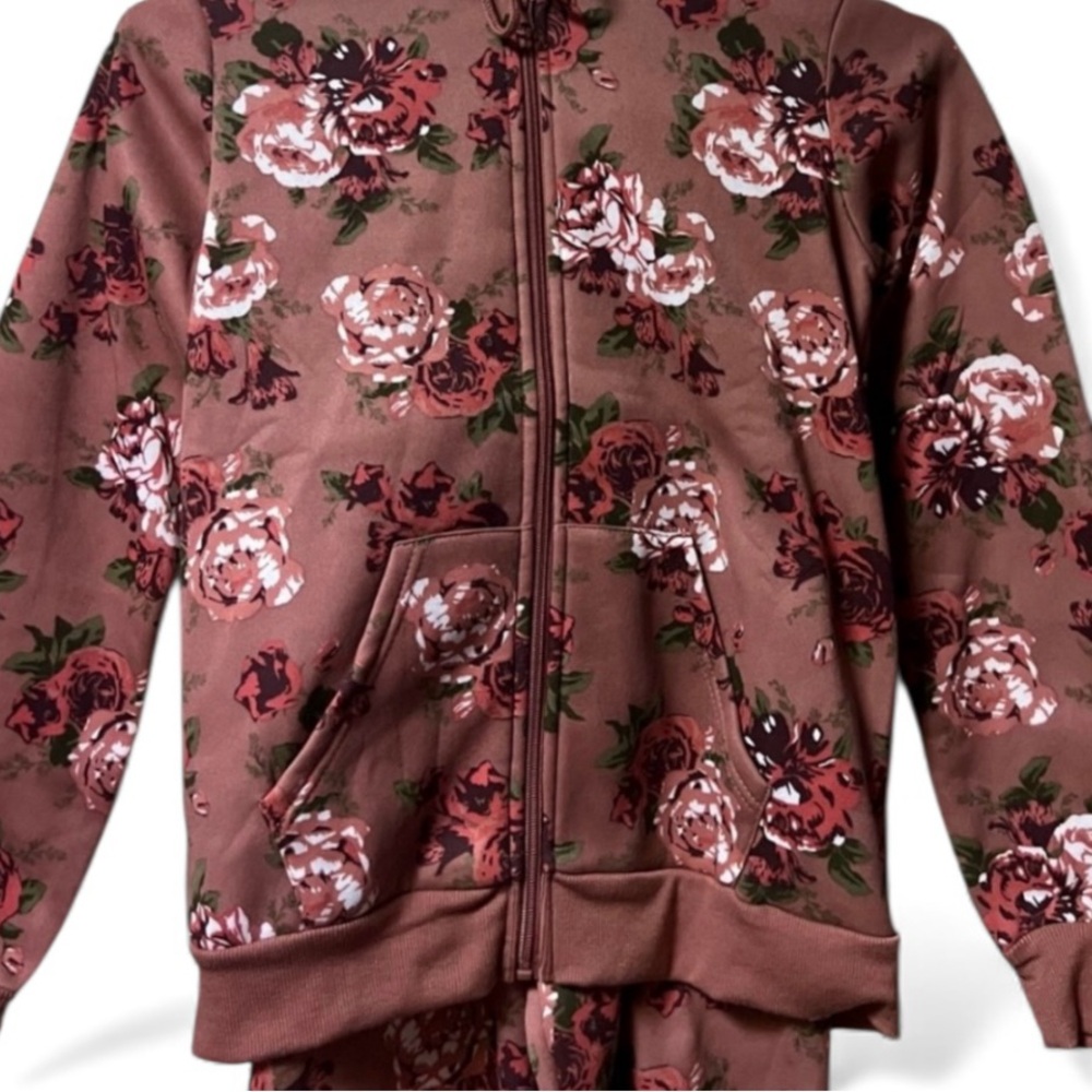 Lit 26 ~ Women’s ~ 2 Pieces Outfit ~ Hoodie & Pants ~ Medium ~ New With Tags
